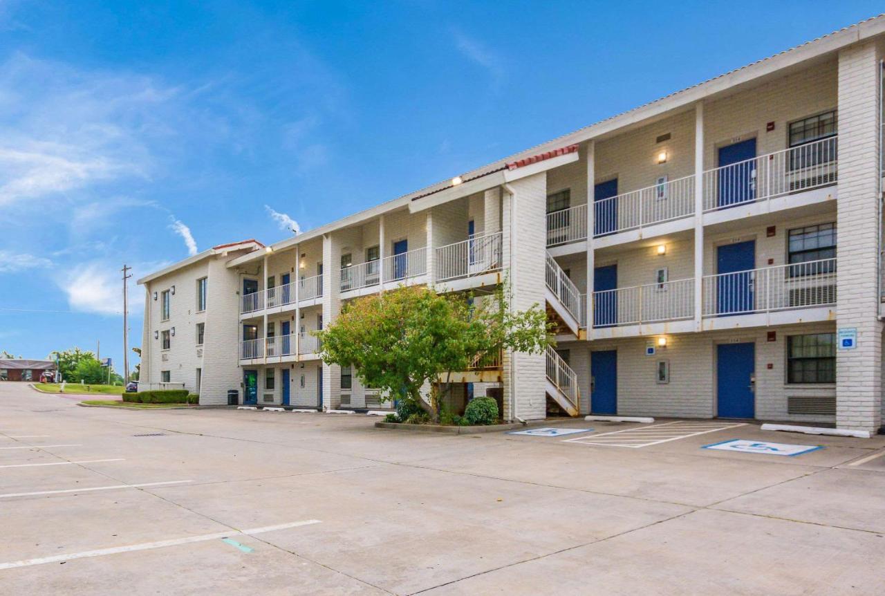 Econo Lodge Del City Exterior photo
