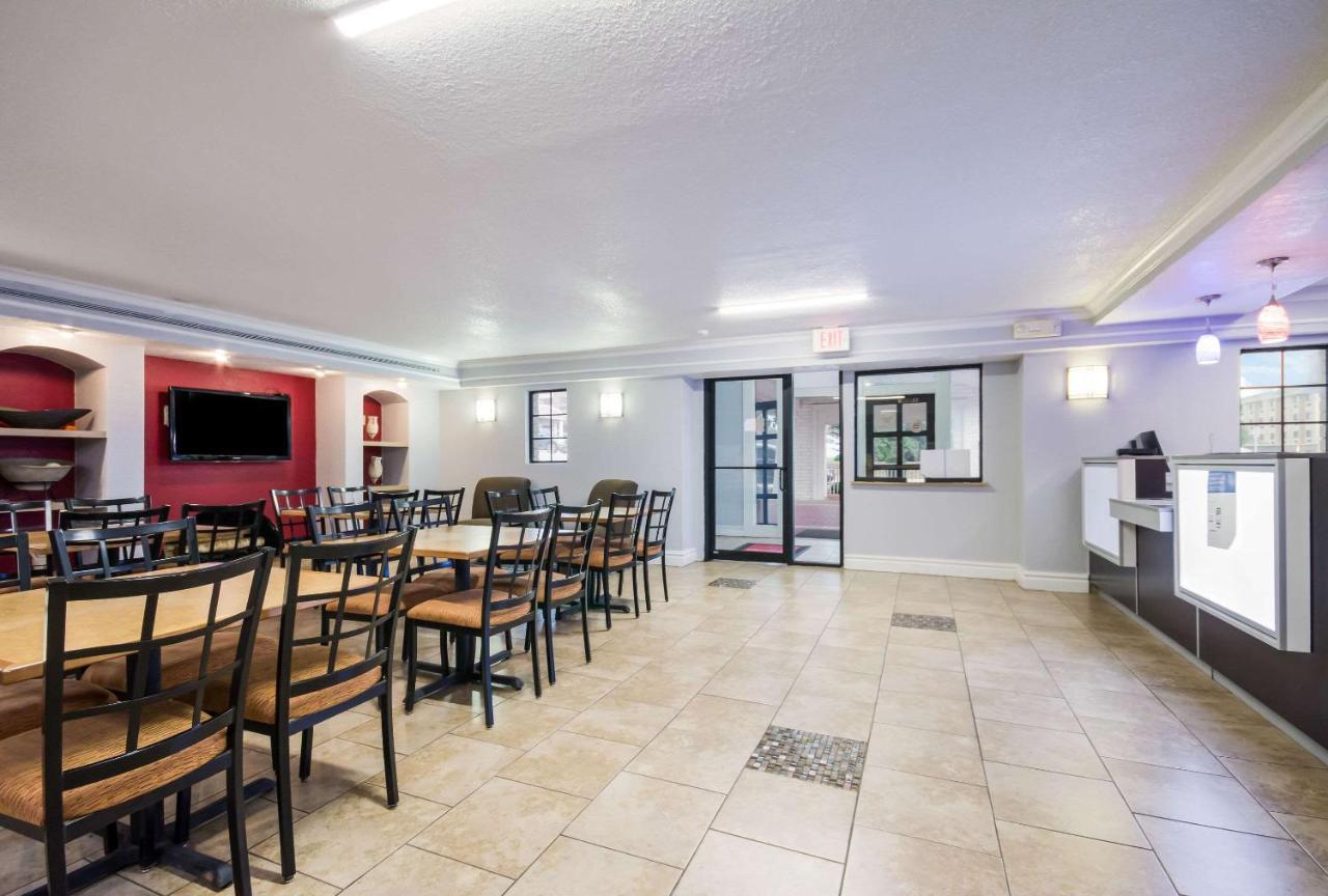 Econo Lodge Del City Exterior photo