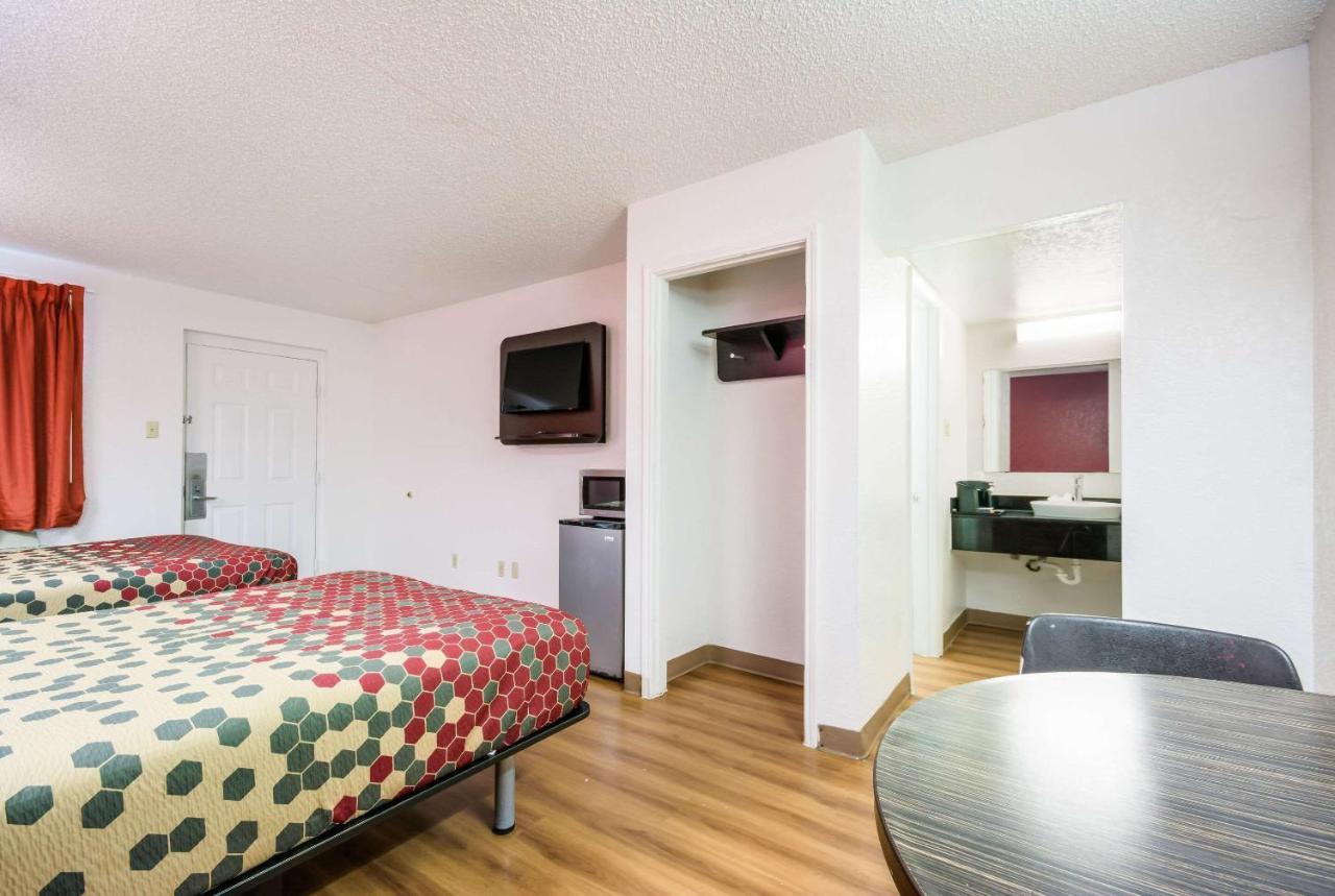 Econo Lodge Del City Exterior photo