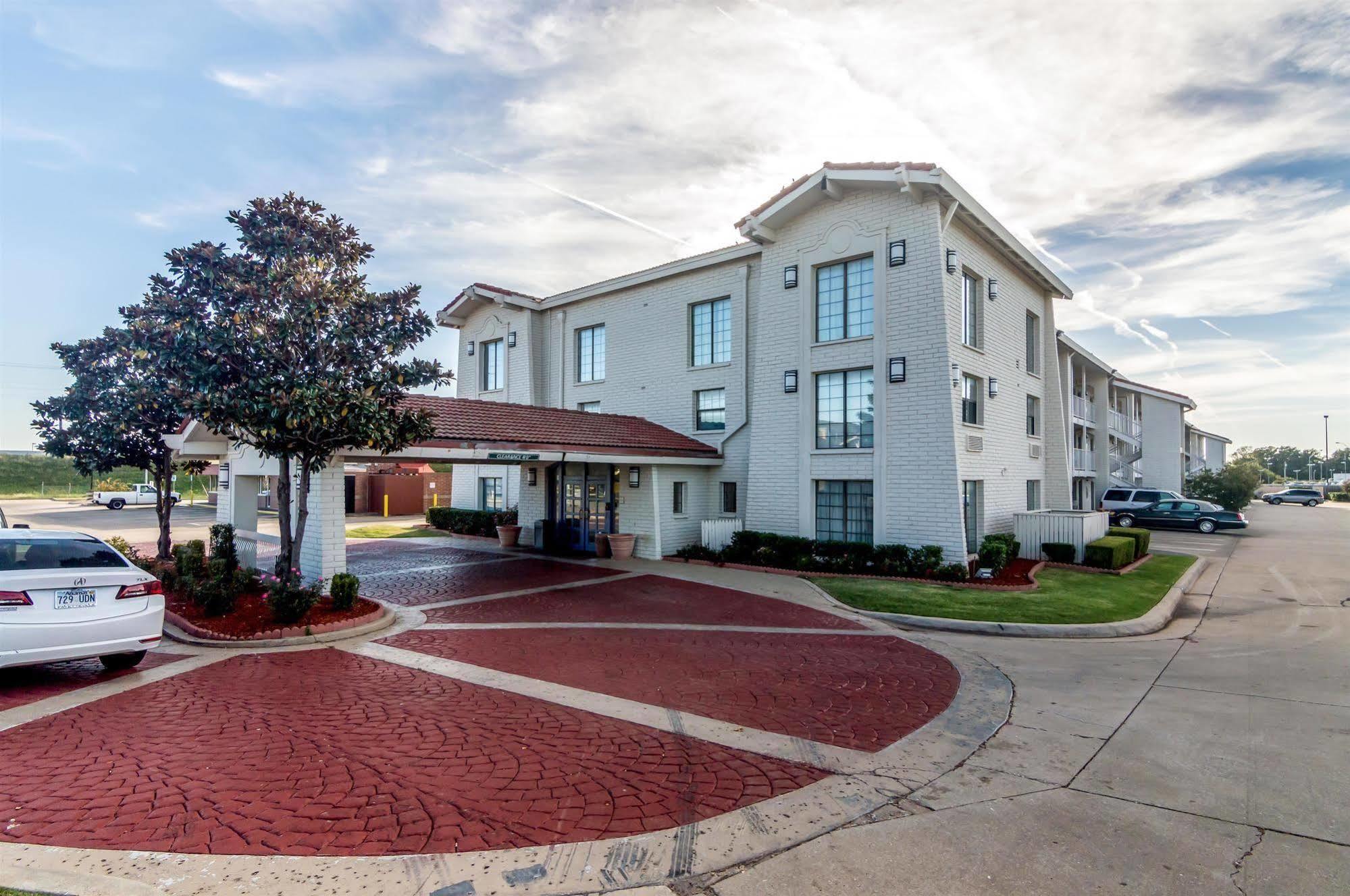 Econo Lodge Del City Exterior photo