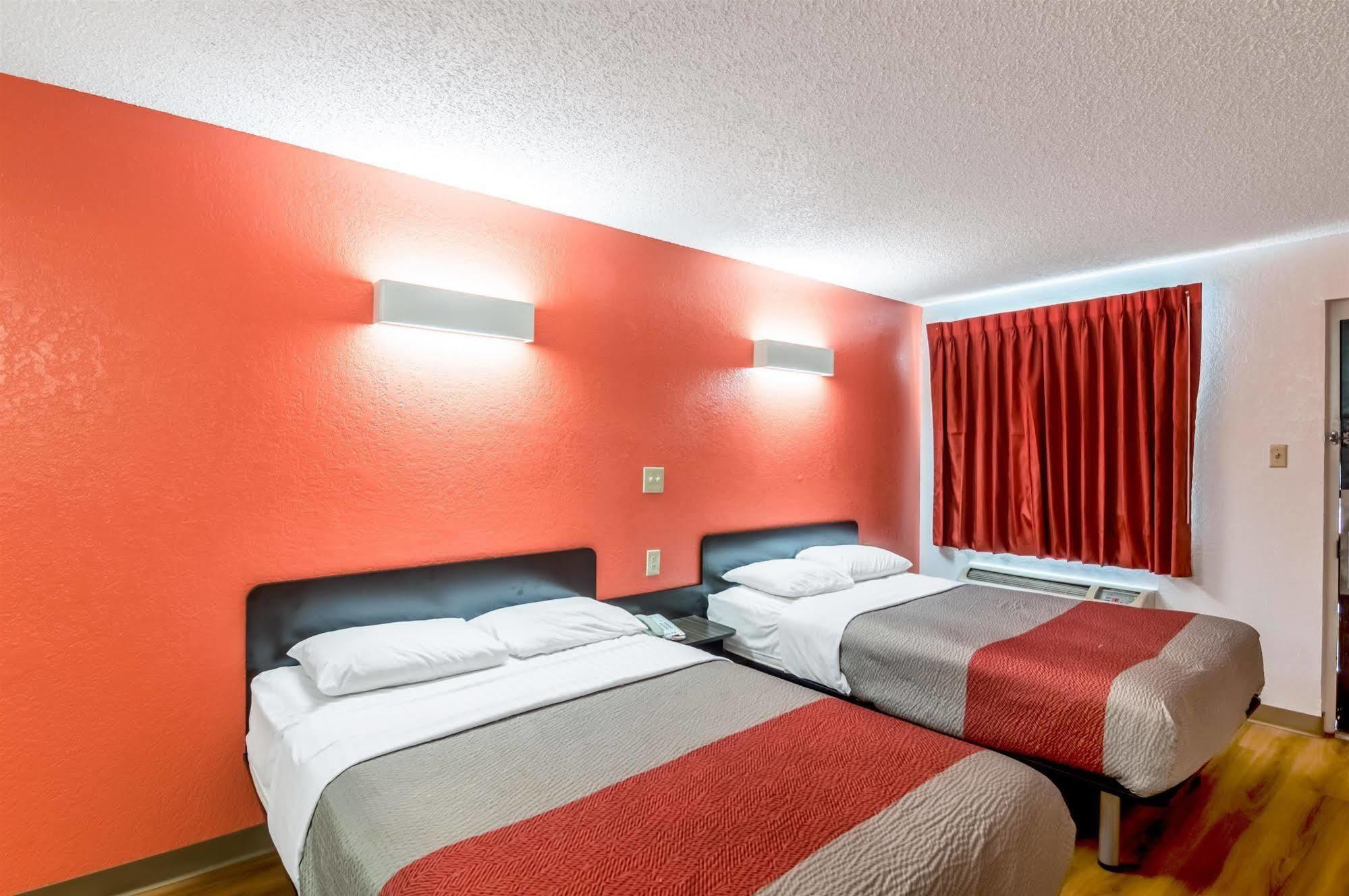 Econo Lodge Del City Exterior photo