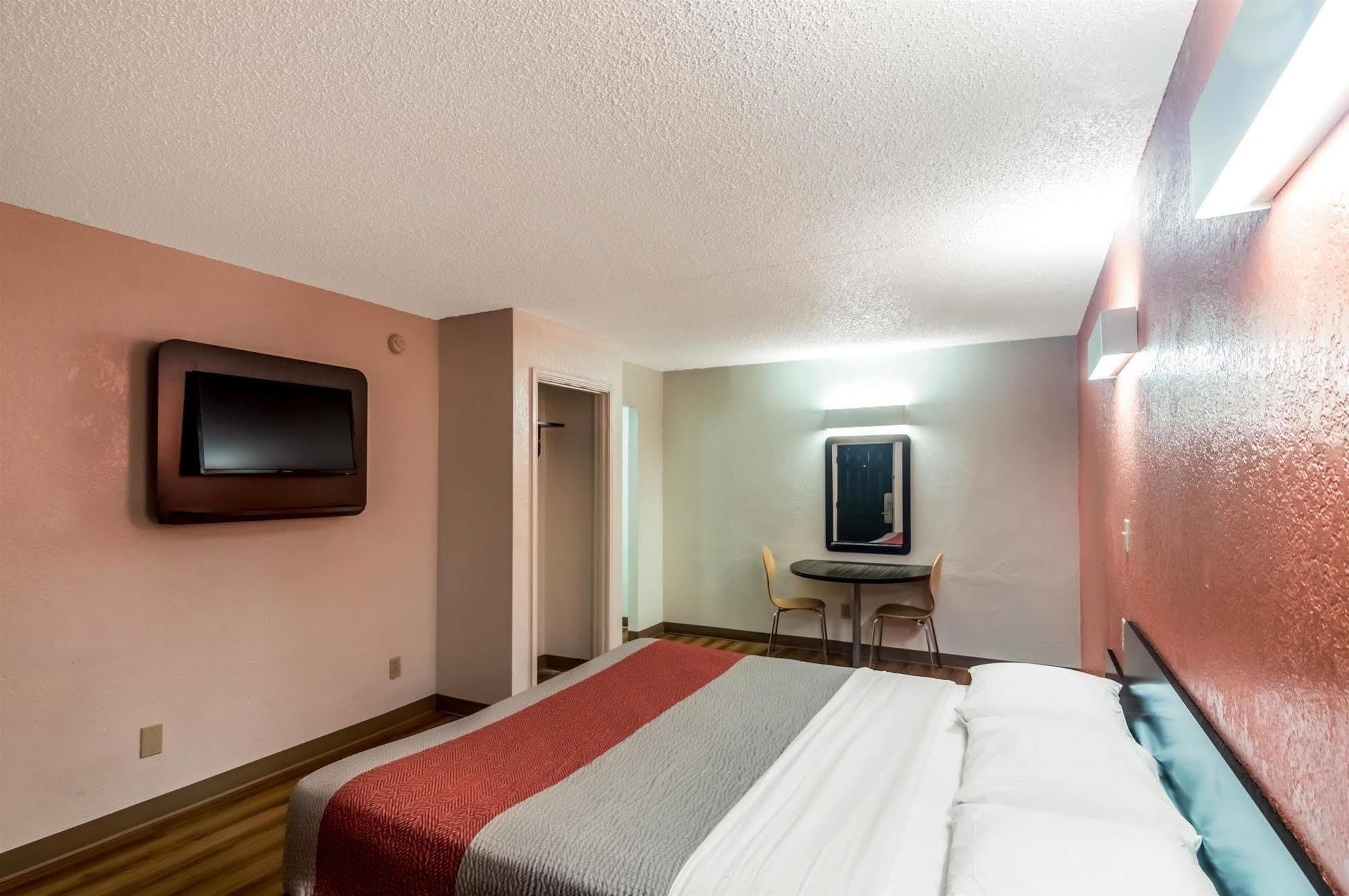 Econo Lodge Del City Exterior photo