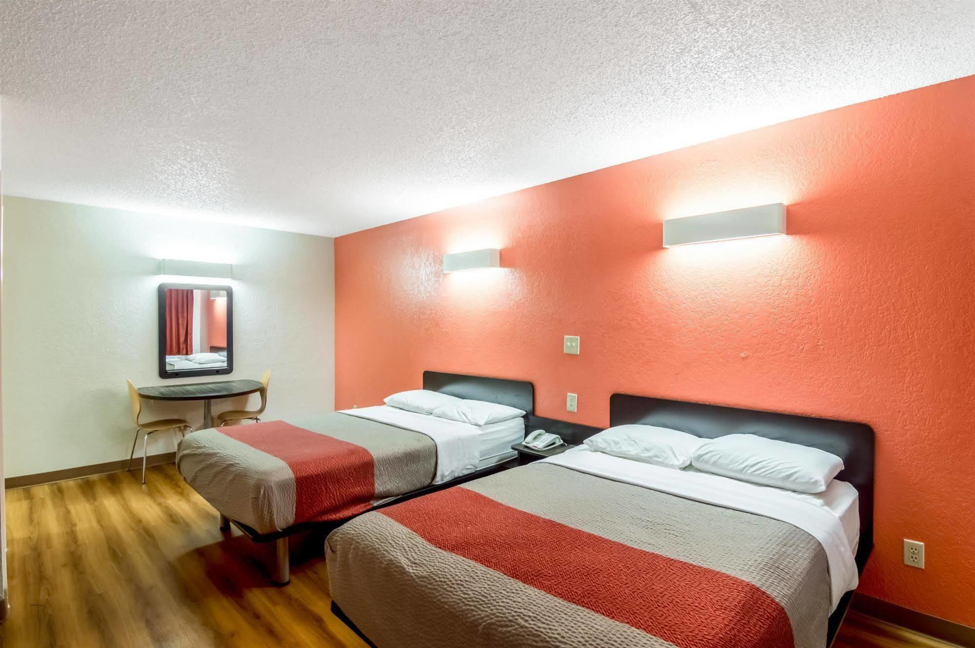 Econo Lodge Del City Exterior photo